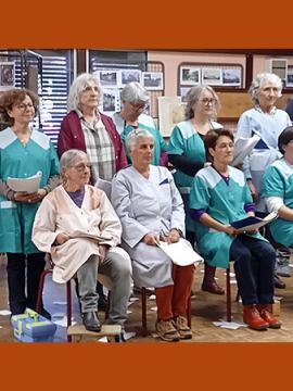 Photo couleur du projet de résidence artistique de la compagnie Soleil Sous La Pluie mené avec les Compagnons papetiers de Crèvecœur et du Marais et la Communauté de Communes des Deux Morin.