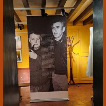 Vue de l'exposition "Les portraits de Varta" présentée dans la maison de Pierre Mac Orlan à Saint-Cyr-sur-Morin