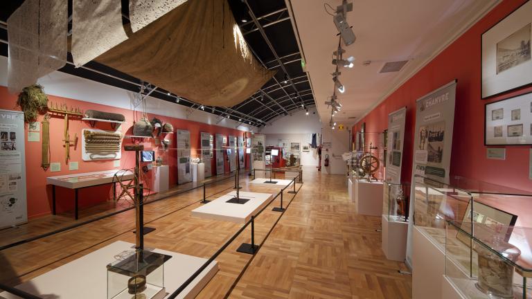 Photographie en couleur de l'exposition Chanvre au musée de la Seine-et-Marne